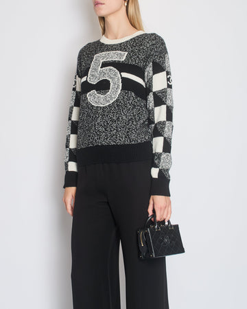 Top Quality Chanel Black No5 Round Neck Cashmere Jumper with CC Detail Size FR 38 (UK 10)