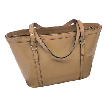 Gucci beige patent leather handbag