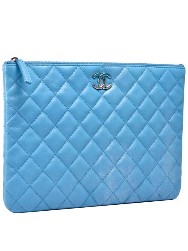 Women s New Medium Clutch Unit 25 Chanel