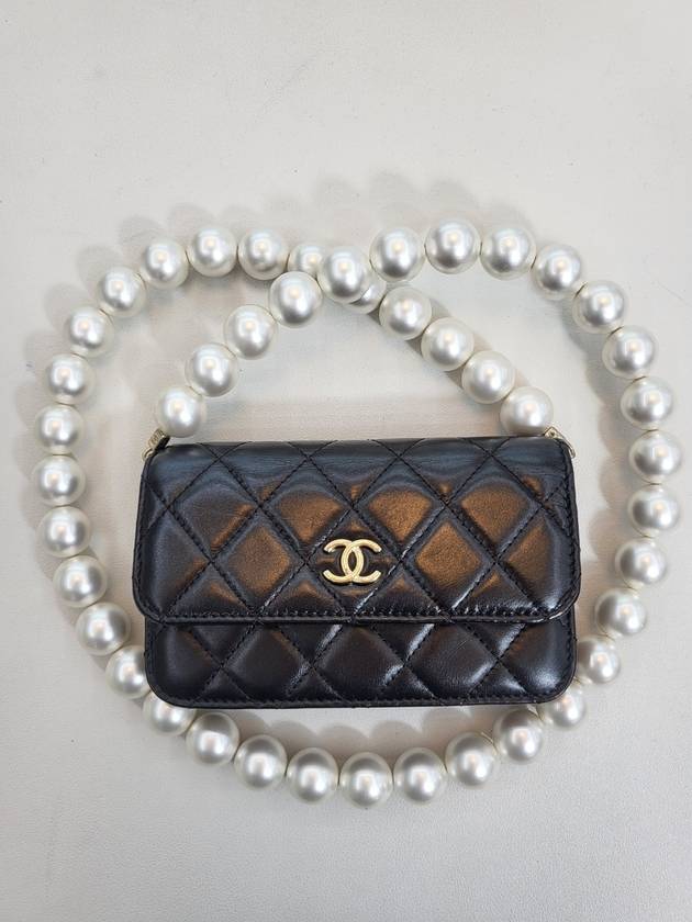 Pearl chain mini silver cross bag 31st unit AP1898 Chanel