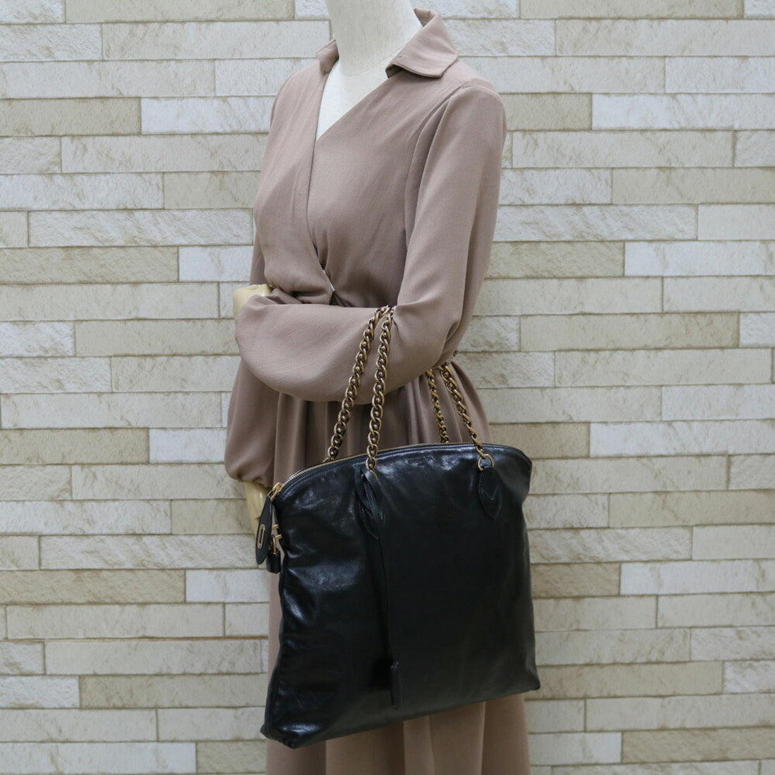 Louis Vuitton  Noir Shoulder Bag