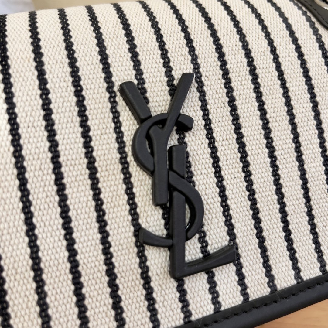 Yves Saint Laurent Niki Medium Chain Bag