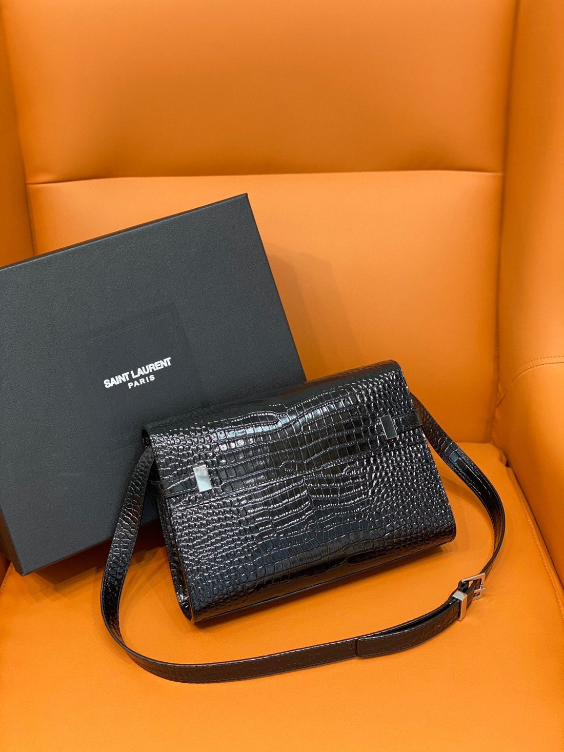 Yves Saint Laurent Manhattan Small Shoulder Bag Black