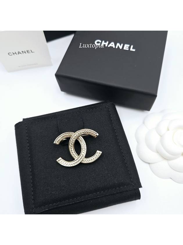 Brooch CC Logo Pin Gold Chanel