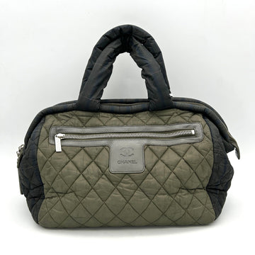 Cocoon cloth handbag Chanel Green in Cloth LA6354