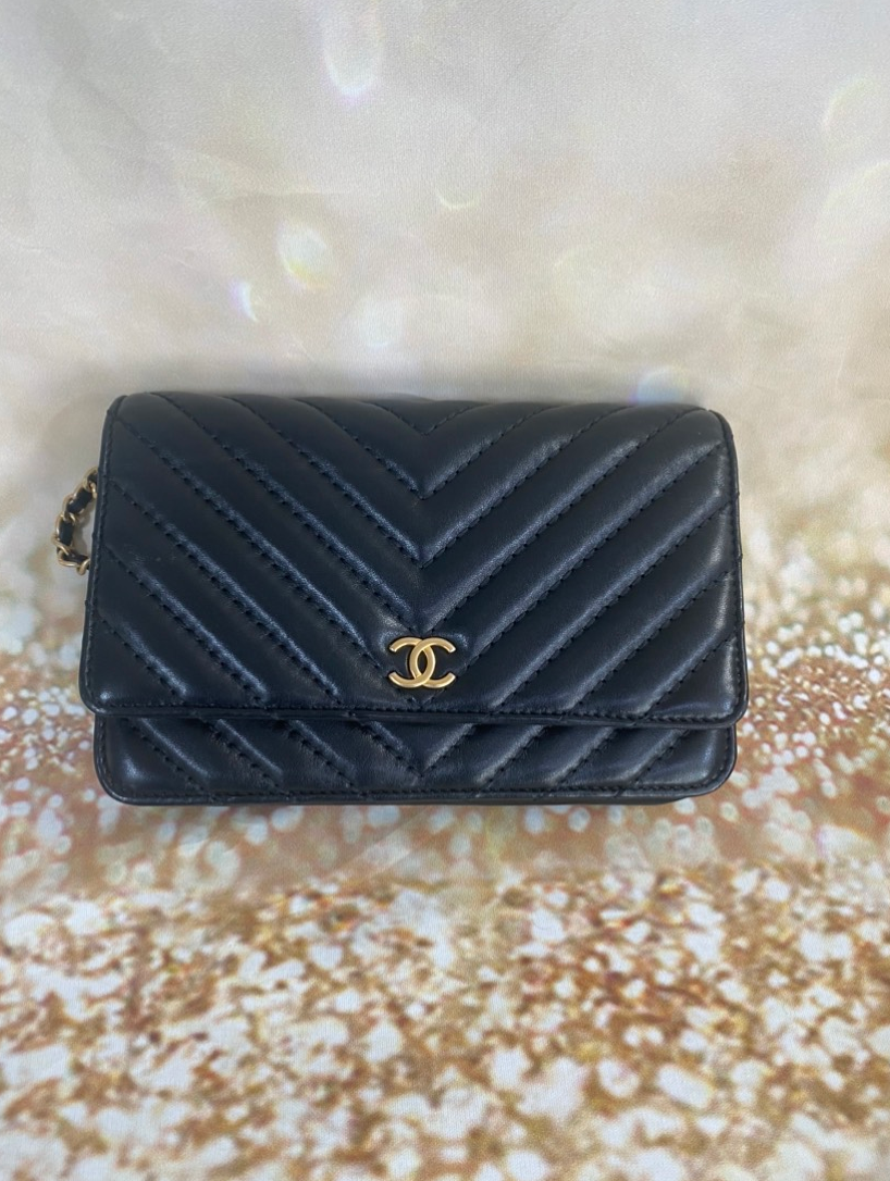 Wallet on chain leather crossbody bag Top Quality Chanel Black in Leather B22-45 B22-45