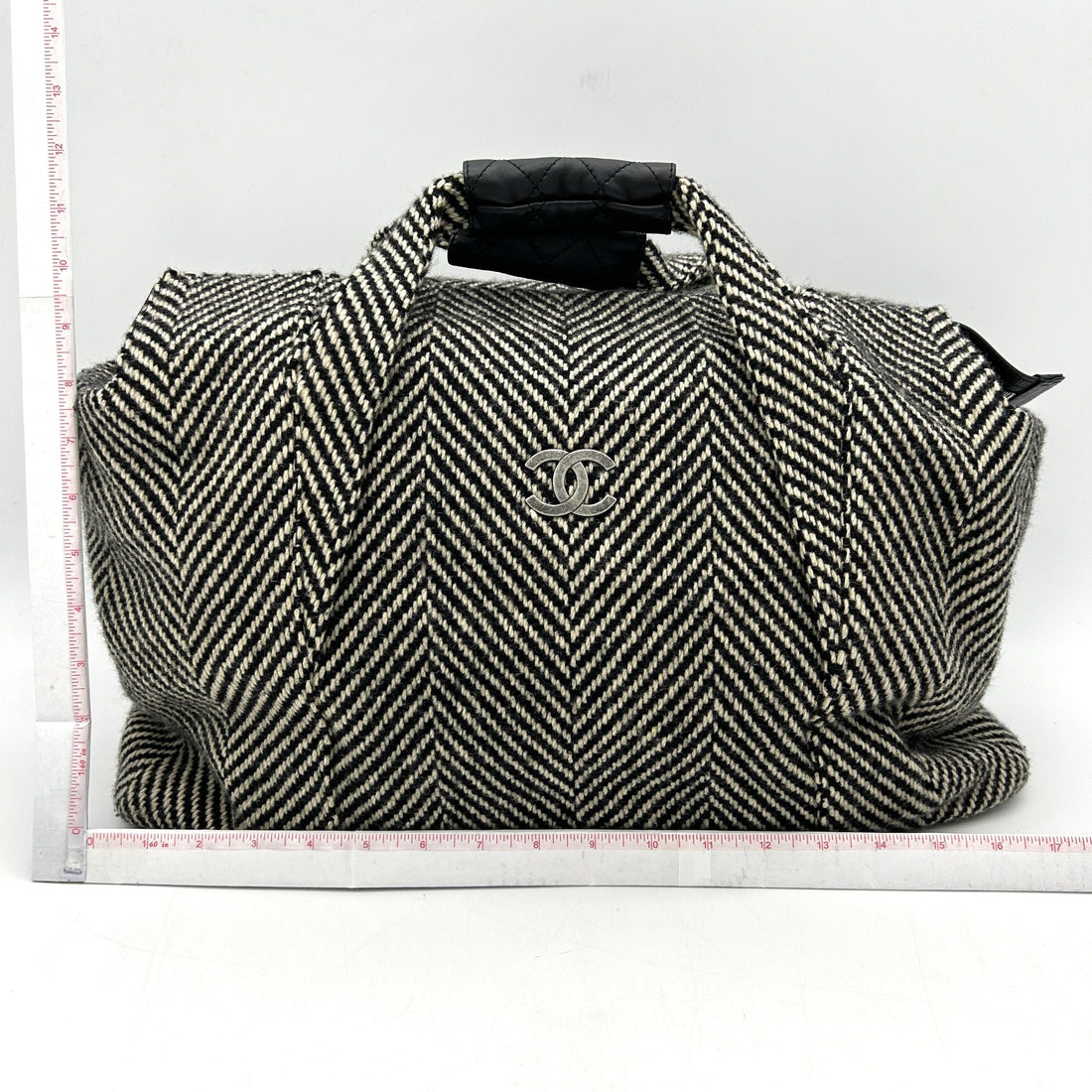 Top Quality Chanel Wool Calfskin CC Chevron All Day Long Boston Black White ITAVO2T77FXD