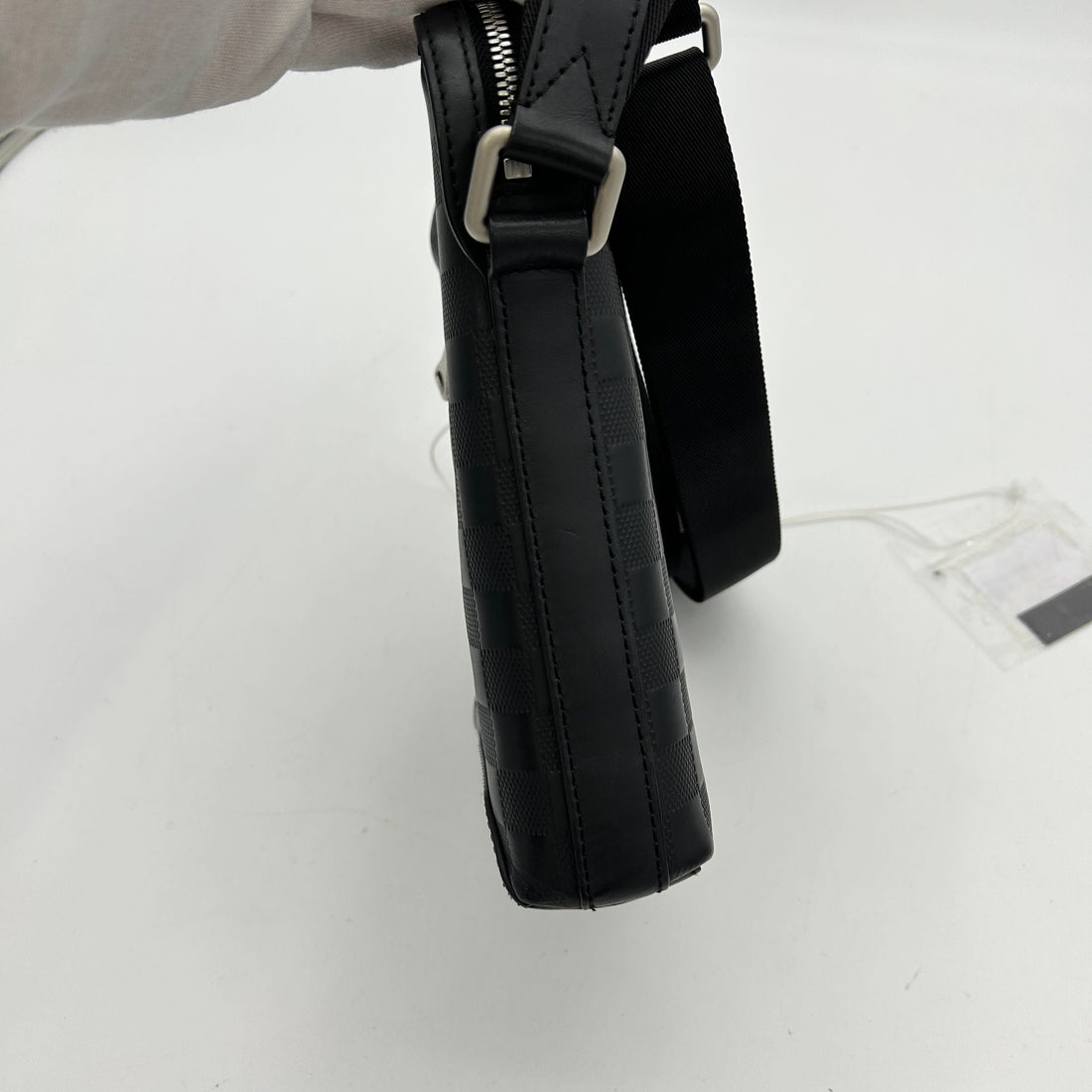 Louis Vuitton Black Damier Infini Leather Discovery Messenger LA31895
