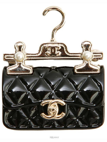 Classic flap bag brooch champagne gold 70546 Chanel