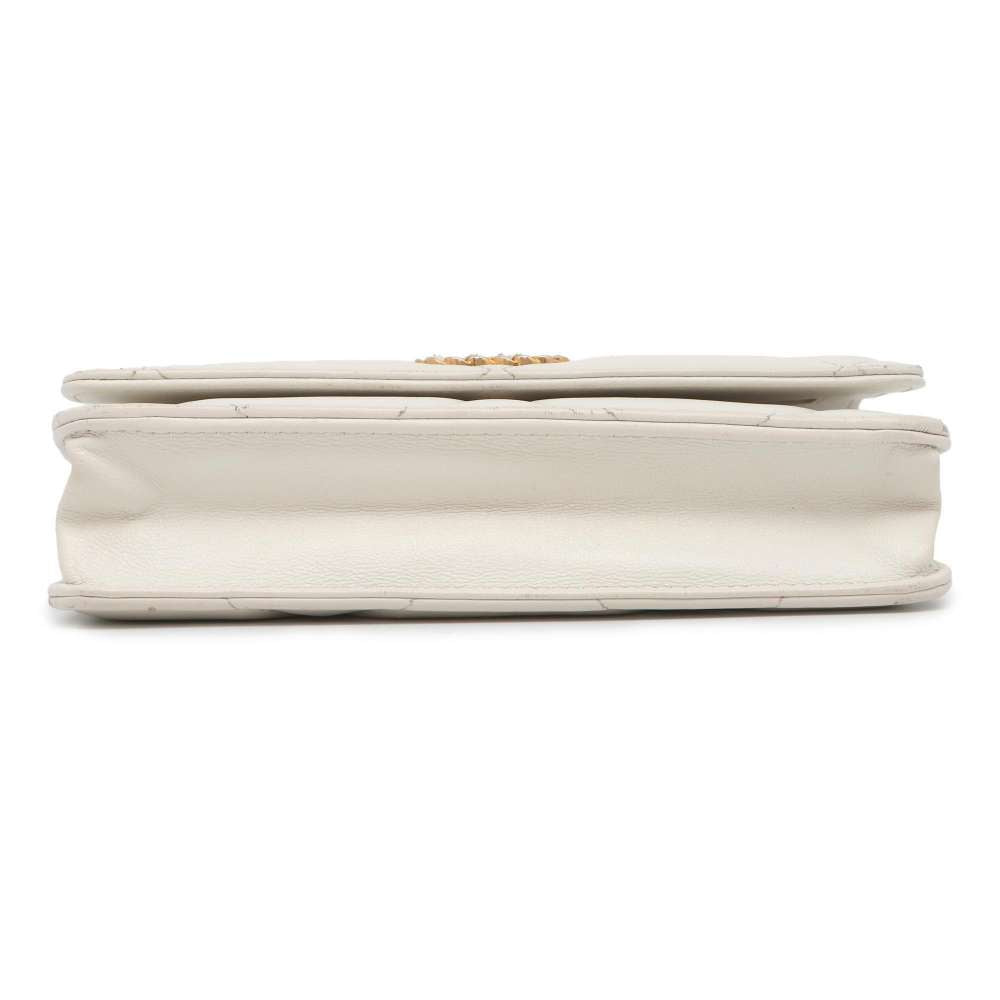 CHANEL 19 Chain wallet WhiteAP0957 Lambskin