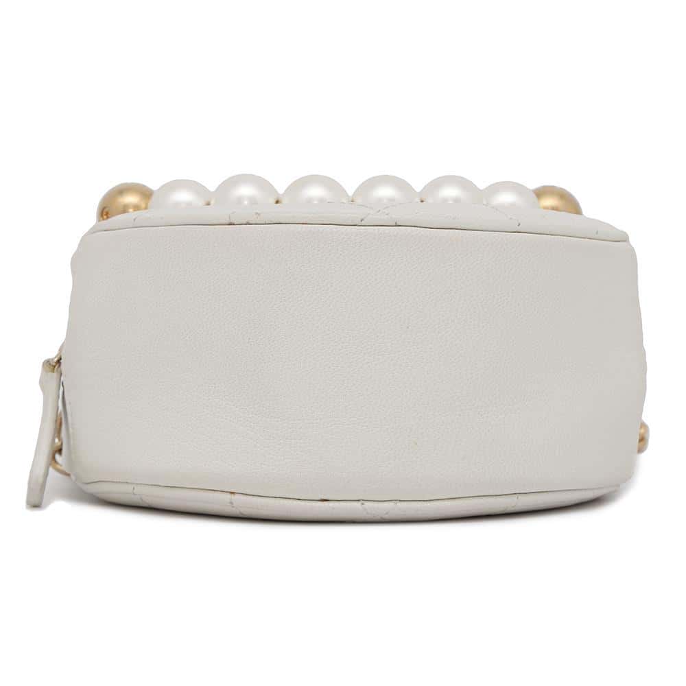 CHANEL Matelasse Round Chain Shoulder Bag WhiteAP0999 Lambskin