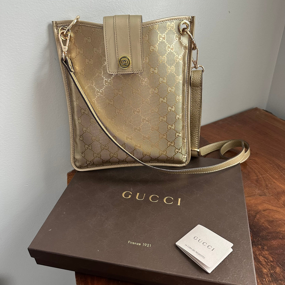 The Swan Messenger -Orvis bags Gucci in Gold