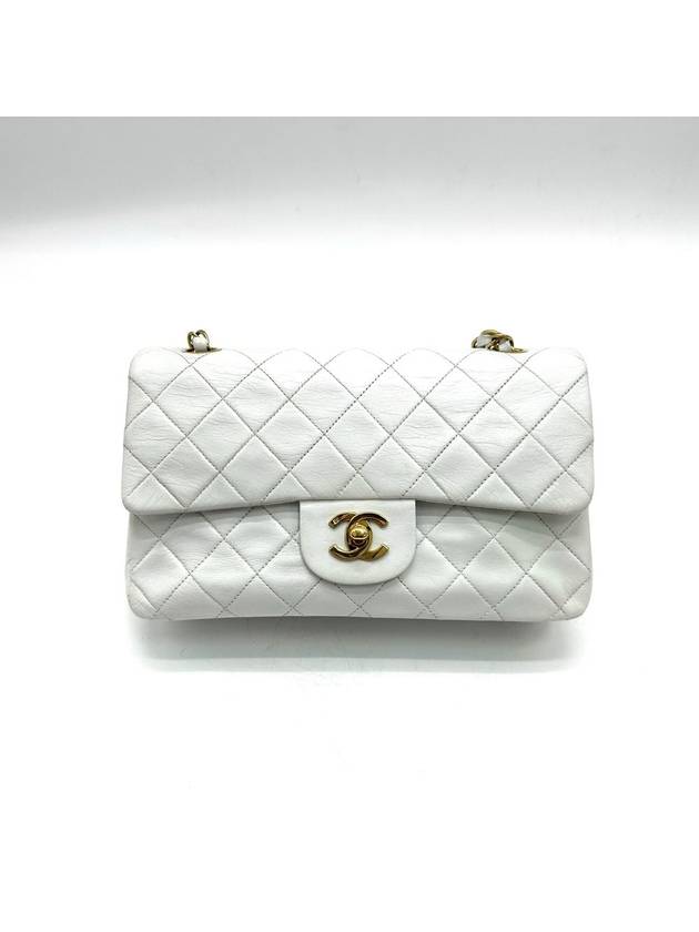 Lambskin classic medium shoulder bag Chanel