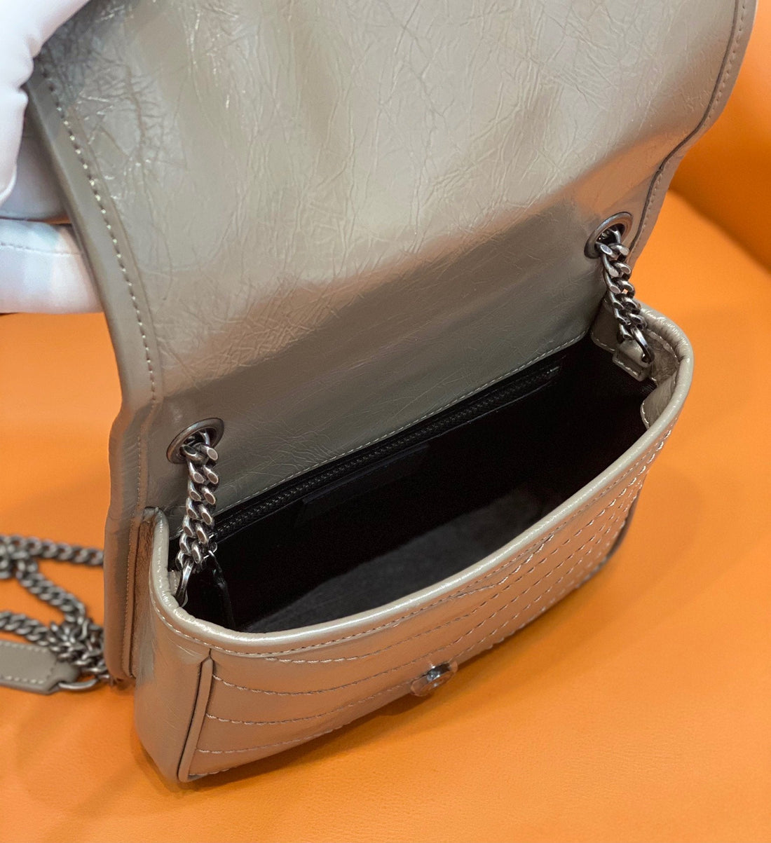 Yves Saint Laurent Niki Wallets On Chain Beige