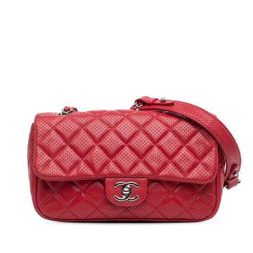 Top Quality Chanel Medium Perforated Lambskin Punch Flap (SHG-PkZhhC)