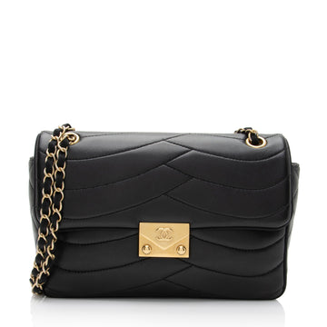 Top Quality Chanel Scallop Quilted Lambskin Pagoda Medium Flap Bag (SHF-O5XtnL)