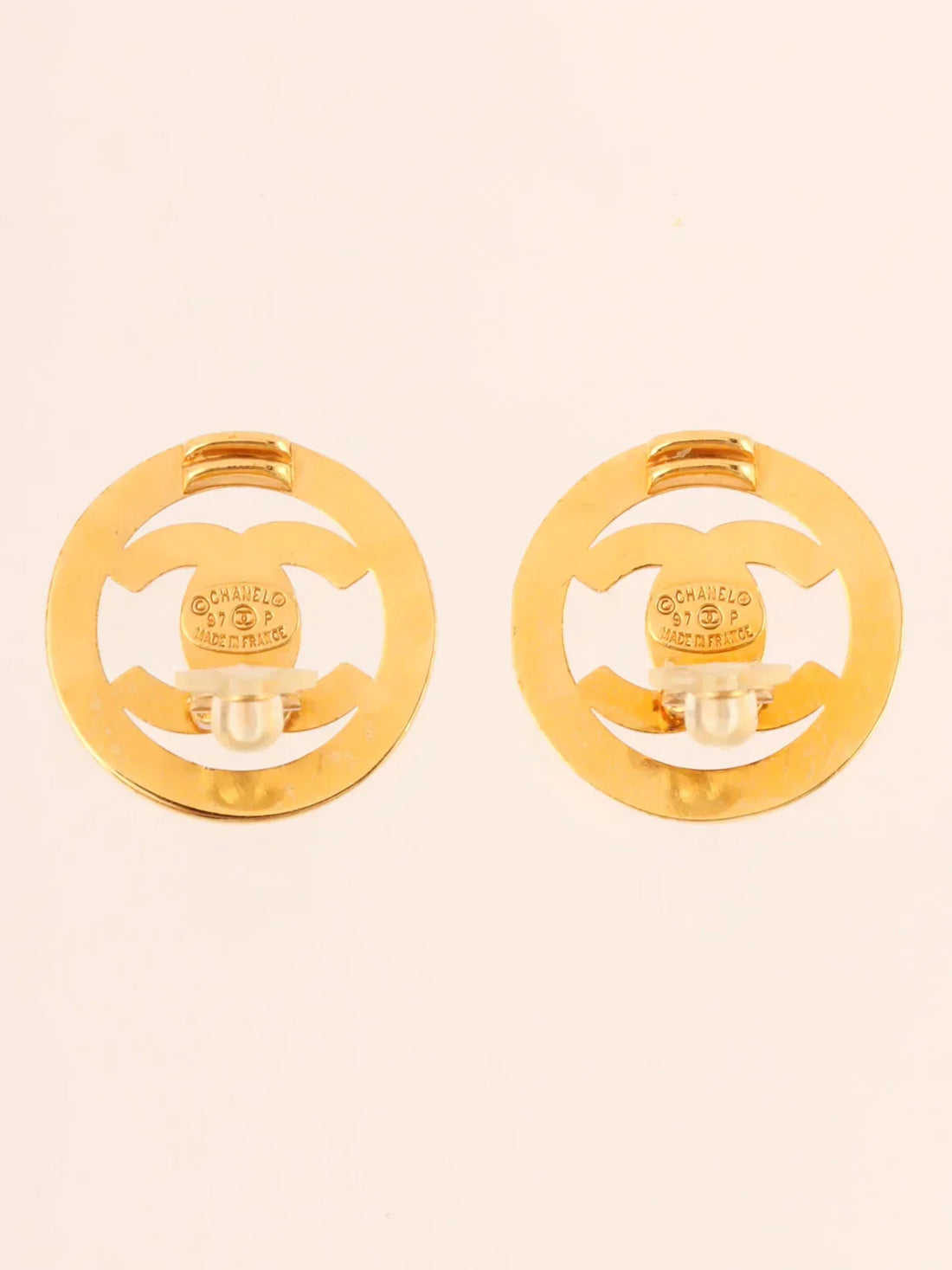 Top Quality Chanel 1997 Made Round Cc Mark Cutout Earrings Gold