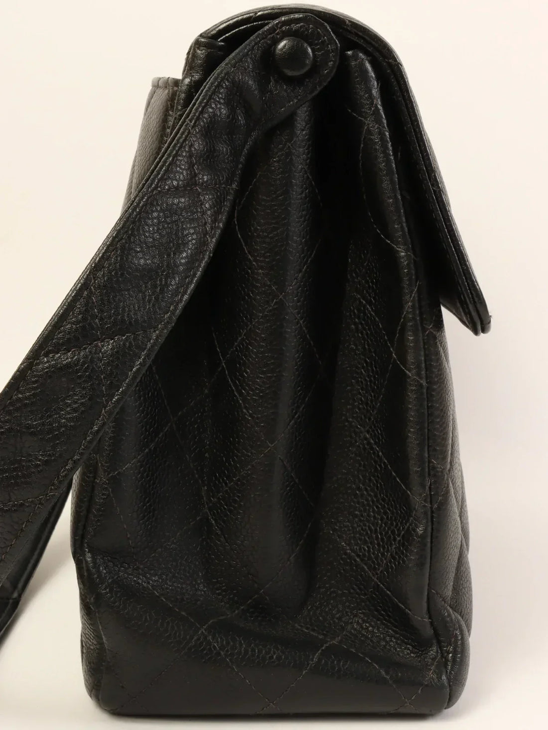 Top Quality Chanel Around 1997 Made Caviar Skin Turn-Lock Shoulder Bag Black