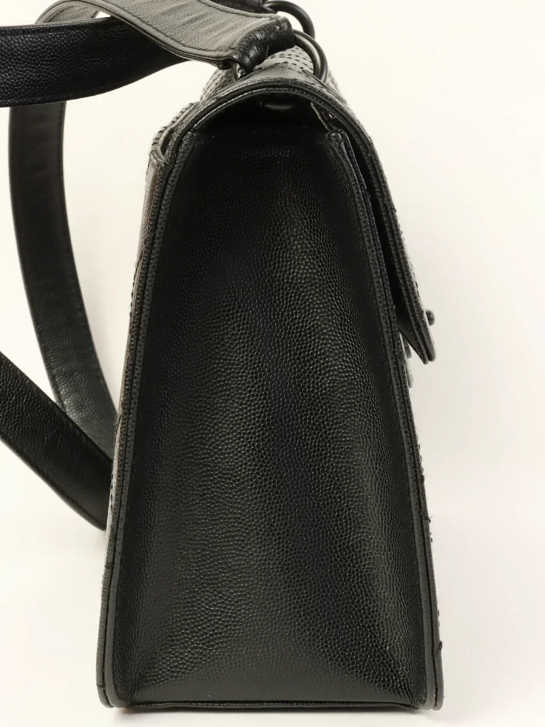 Top Quality Chanel Around 1998 Made Caviar Skin Turn-Lock Shoulder Bag Black