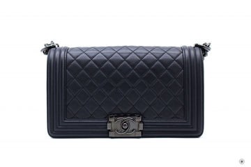 Top Quality Chanel A67086 Medium Boy Black / 94305 Calfskin Shoulder Bags Bkhw