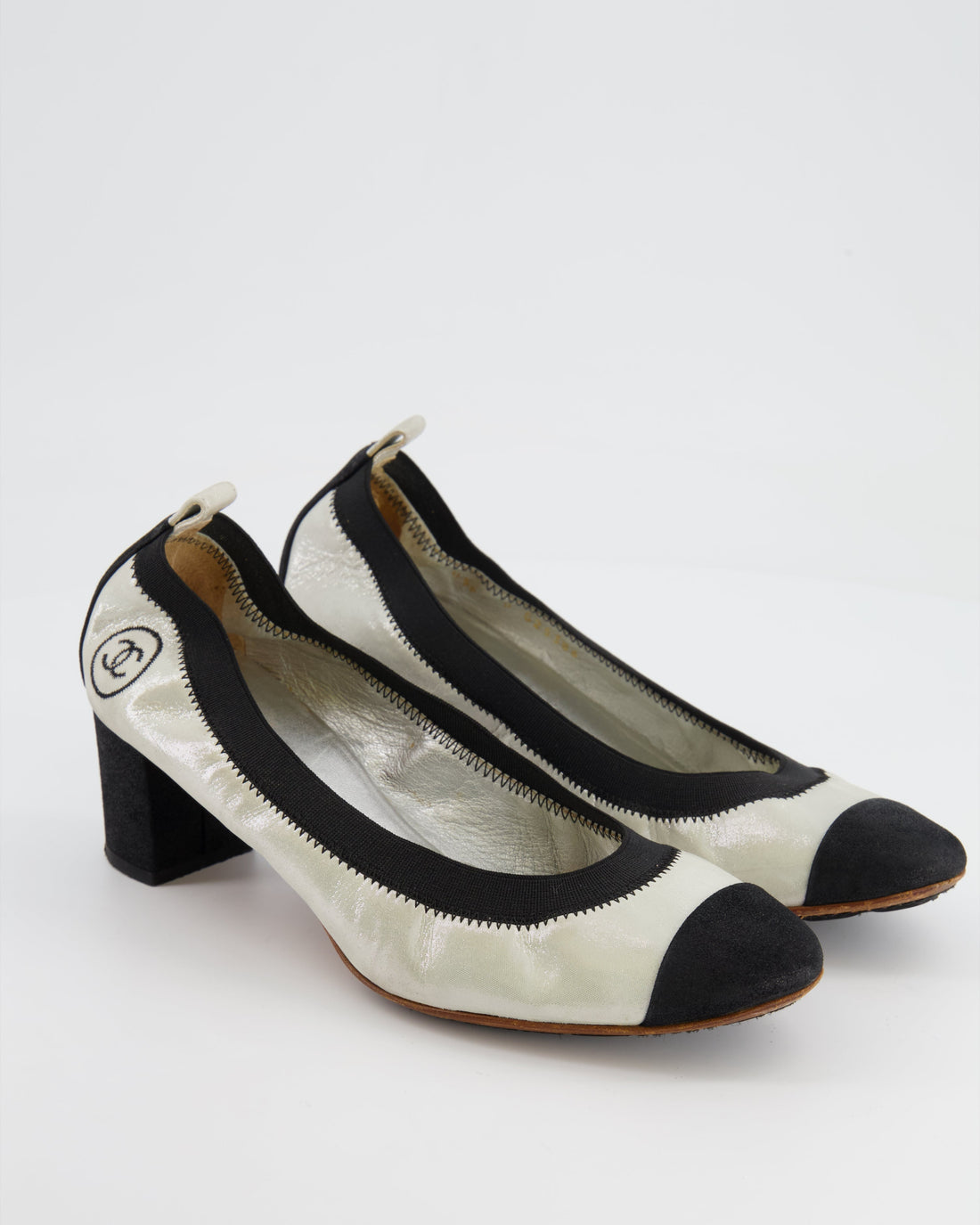 Top Quality Chanel Silver Metallic and Black Suede Pumps with CC Logo Detail Size EU 39C