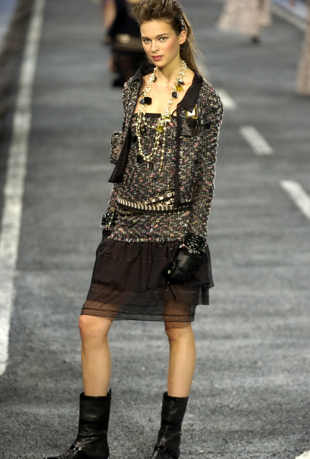 Top Quality Chanel Fall 2004  Black and Bronze Links Belt with Gold Hardware Size 85cm