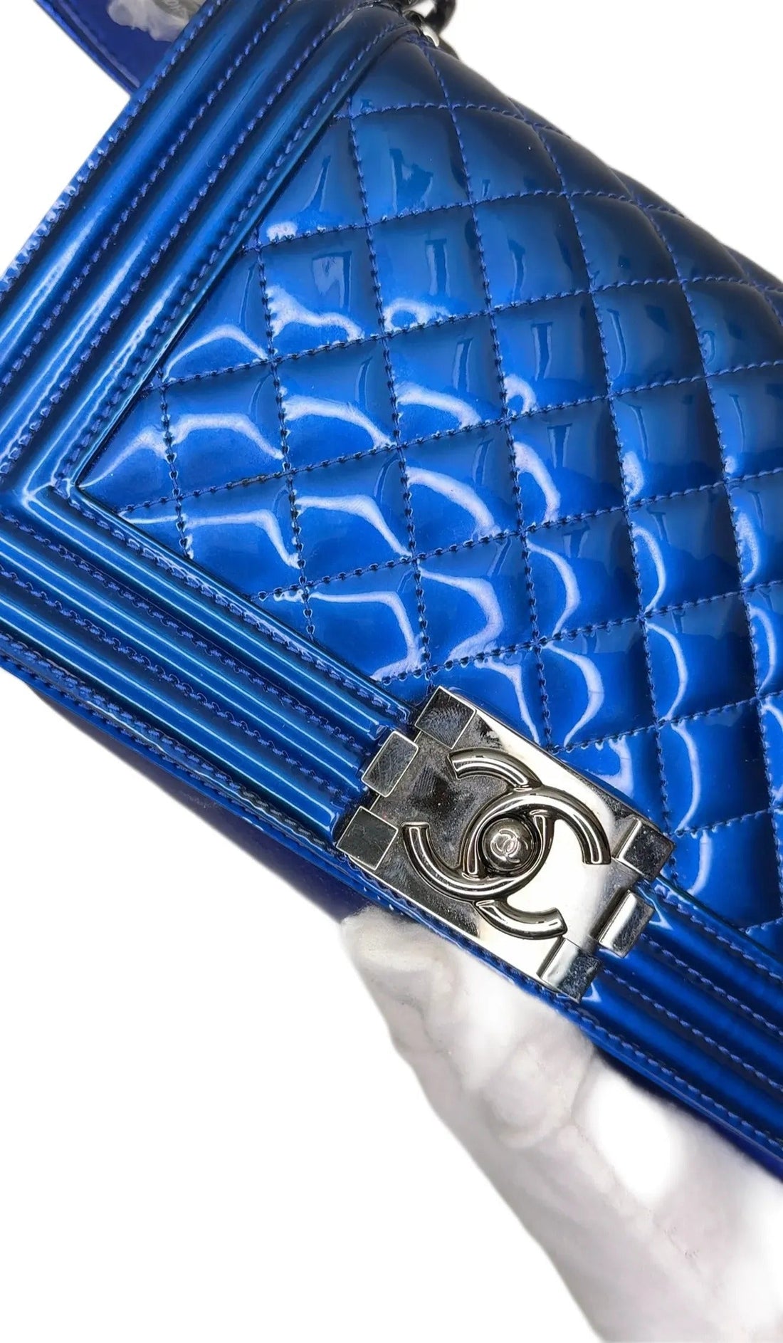 Top Quality Chanel Large Patent Boy Bag - Blue Shoulder Bags B18-01