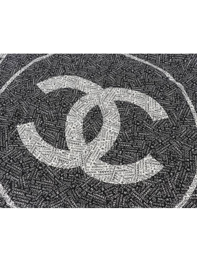 women muffler Chanel