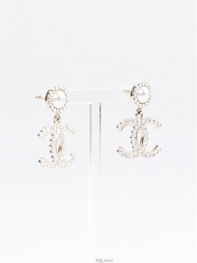 women earrings Chanel