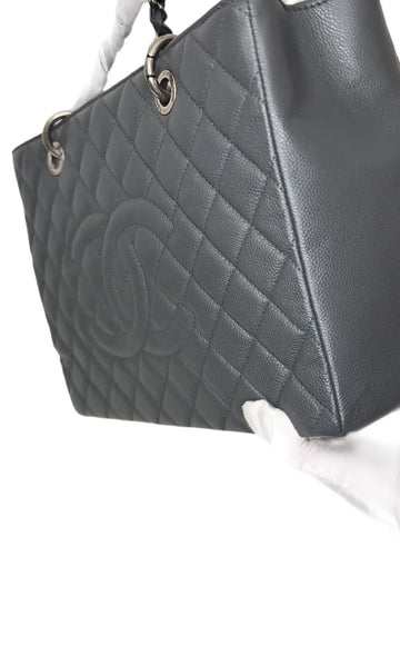 Chanel -  - Grand Shopping Handbag B21-02