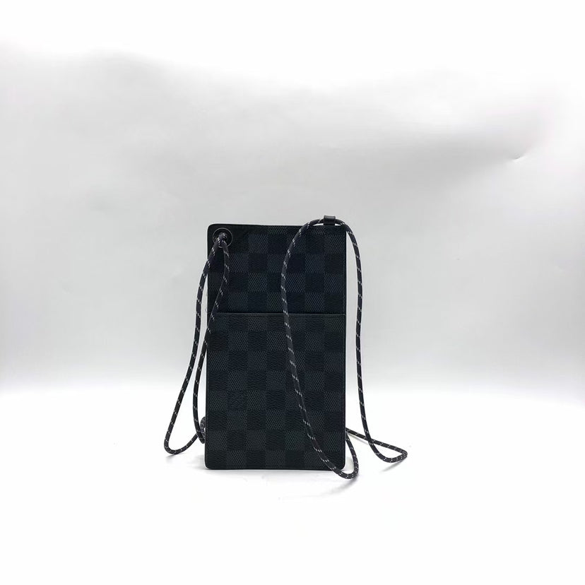 I'm unable to view or search images. However, I can help create an SEO-friendly product title based on a description you provide. Please let me know the details of the Louis Vuitton bag, such as the model, color, and size!