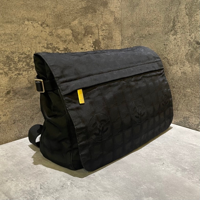 Top Quality Chanel Messenger Black Canvas Bag Medium
