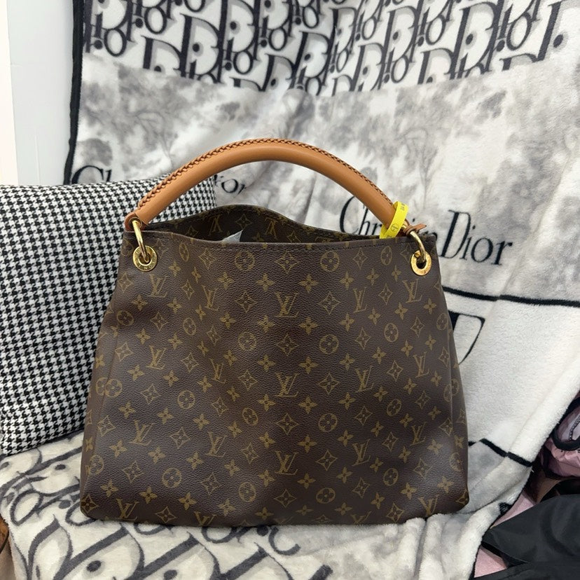 Louis Vuitton Montaigne MM Monogram Brown Handbag