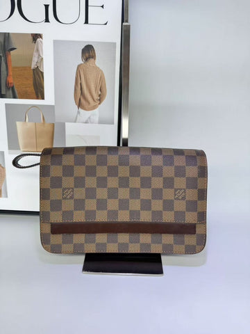 Louis Vuitton Pochette Damier Ebene Clutch