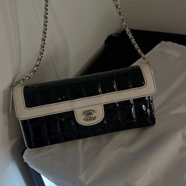 Top Quality Chanel Patent Leather Chain Shoulder Bag AF472 Black and White