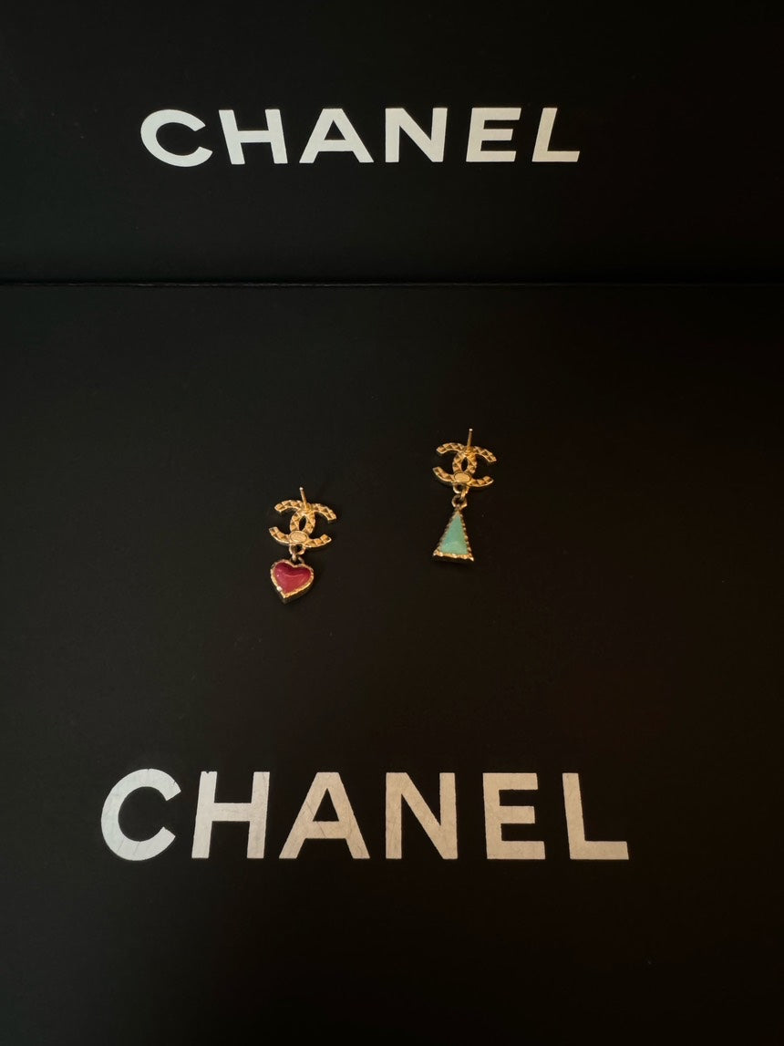 Top Quality Chanel Geometric Pattern CC Diamond Grid Relief Earrings Black Earrings