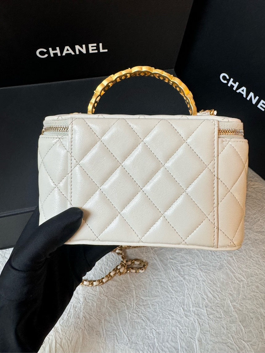 Top Quality Chanel Diamond CC Hollow Handle Case Bag in Beige Leather