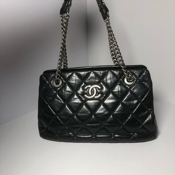 Chanel Quilted Calfskin Hobo Bag in Black