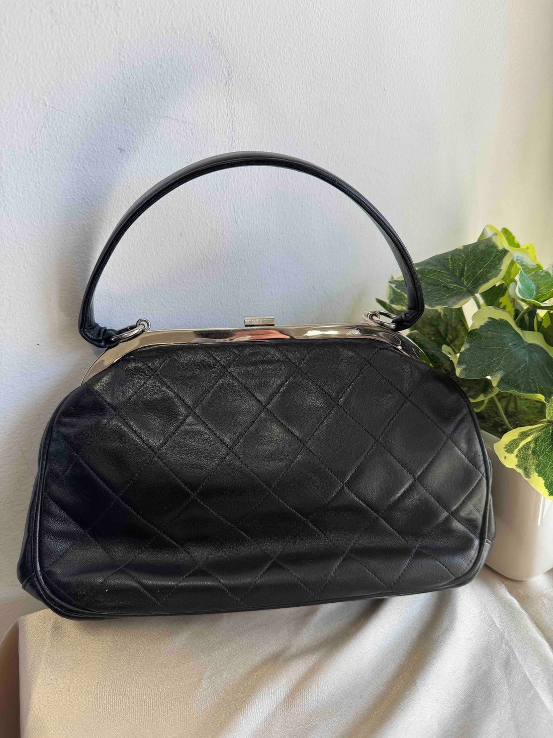 Chanel  Kiss-lock Black Leather Clutch Bag
