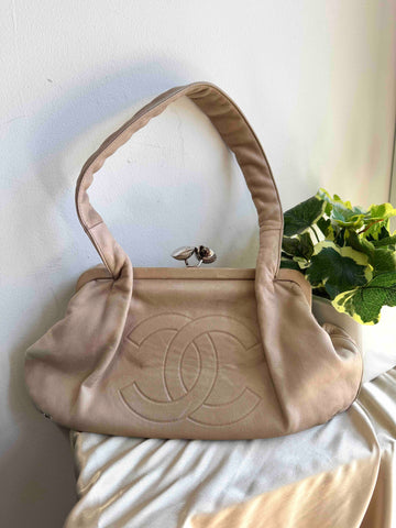 Chanel Kiss-Lock Bag Beige Leather Shoulder Bag