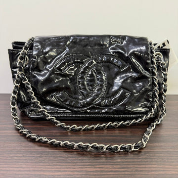 Chanel  Leather Chain Shoulder Bag in Black -  LB109951