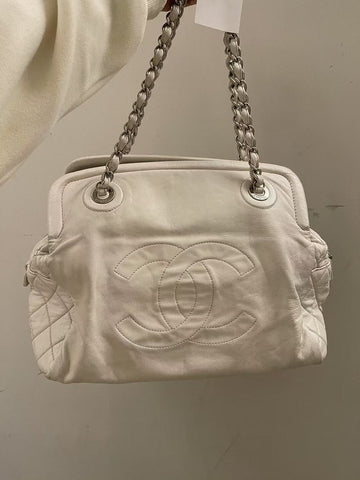 Chanel Shoulder Bag White Leather Large