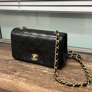 Chanel Leather Chain Shoulder Bag Z1587 Black Quilted Shoulder Bag