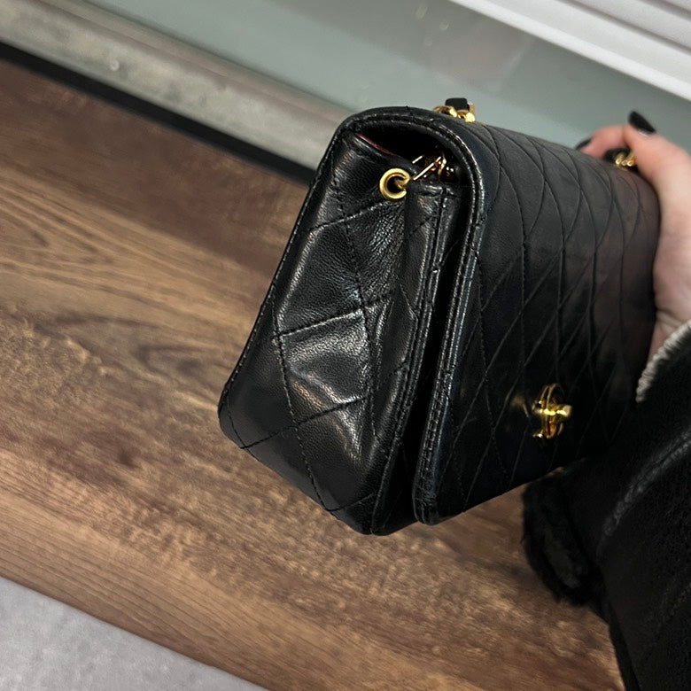 Chanel Leather Chain Shoulder Bag Z1587 Black Quilted Shoulder Bag