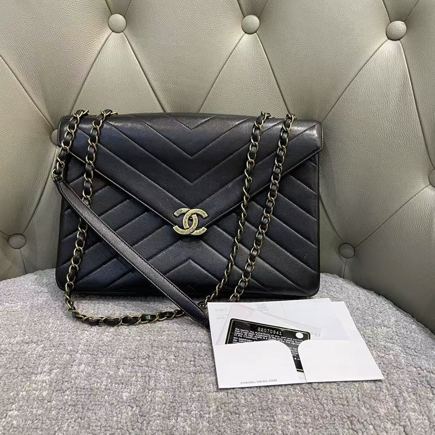 Chanel Chevron Black Shoulder Bag in Lambskin Leather