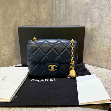 ?? Chanel flap bag microchip