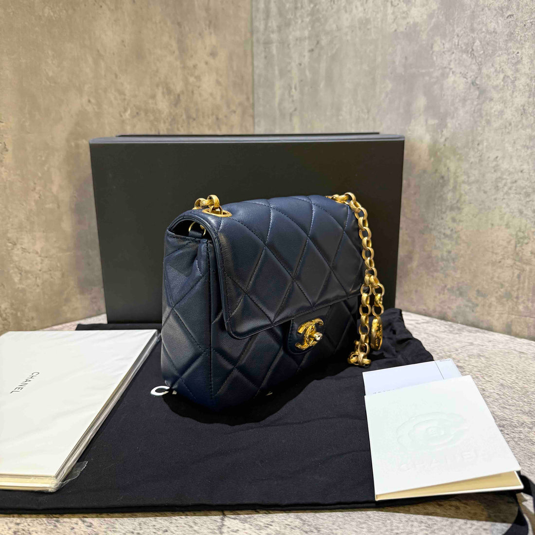 ?? Chanel flap bag microchip
