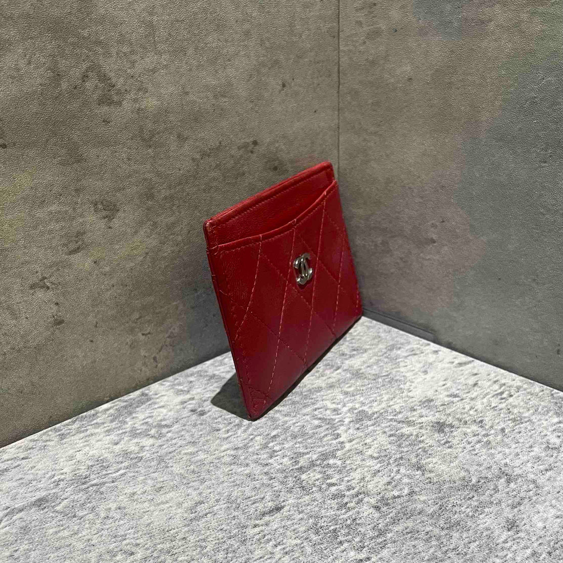 ?? Chanel red cardholder