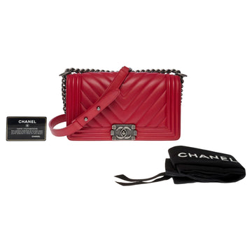 Top Quality Chanel Boy Old Medium shoulder bag in red quilted herringbone leather, SHW
